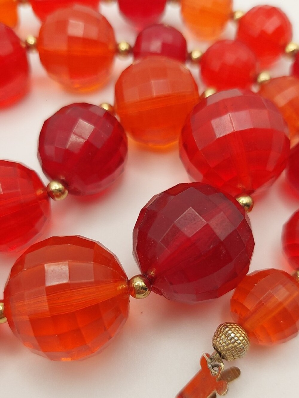 Bold Red-Orange Vintage MCM Faceted LUCITE Bead Necklace - Unbranded - Picture 8 of 12